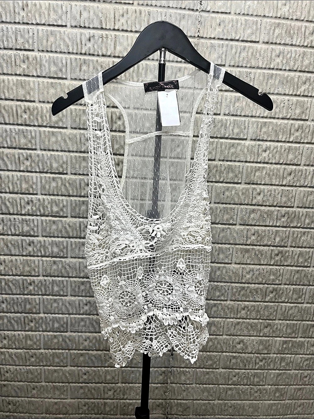 Almost Famous Lace Tank Top in White Size Large NWT